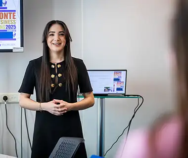 Julieta weet als geen ander hoe veelzijdig een opleiding in de financiële dienstverlening is - Summa