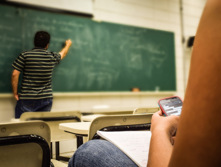 Docent Tosca onderzocht telefoongebruik in de klas