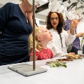 Kinderen leren en vermaken zich tijdens de High Tech Ontdekkingsroute 2024