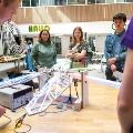 Kinderen leren en vermaken zich tijdens de High Tech Ontdekkingsroute 2024