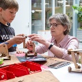Kinderen leren en vermaken zich tijdens de High Tech Ontdekkingsroute 2024