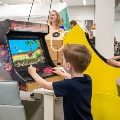 Kinderen leren en vermaken zich tijdens de High Tech Ontdekkingsroute 2024