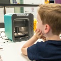Kinderen leren en vermaken zich tijdens de High Tech Ontdekkingsroute 2024