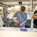 Kinderen leren en vermaken zich tijdens de High Tech Ontdekkingsroute 2024