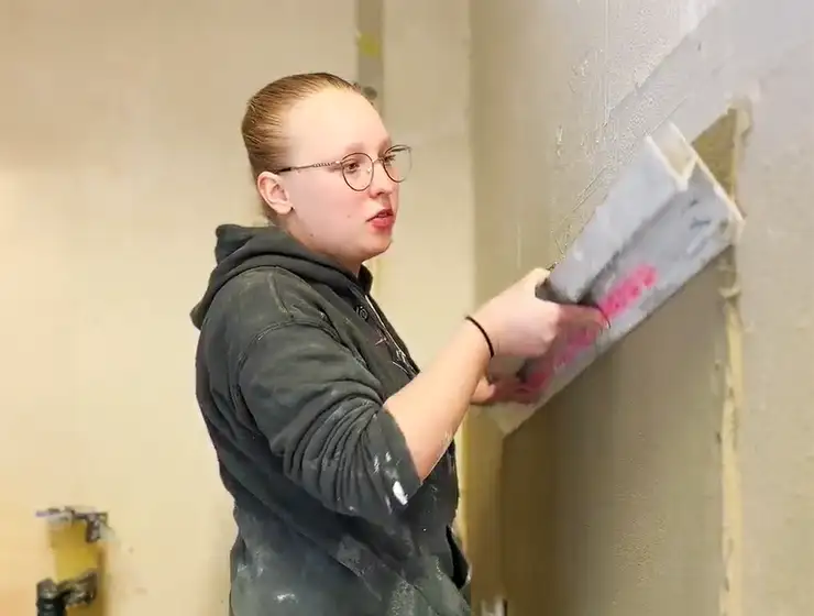Summa - Van havo naar stukadoor: Synthia (19) werkt graag met haar hoofd én haar handen