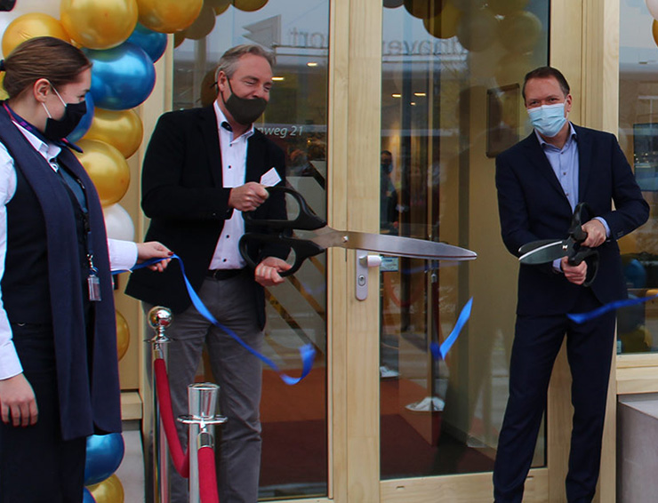 Summa Luchtvaartdienstverlening - Luchtvaartstudenten maken vliegende start  - opening schoolgebouw