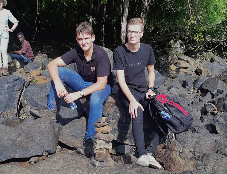 Summa Wonen Design - Ondernemend meubelmaker stage Suriname nieuws