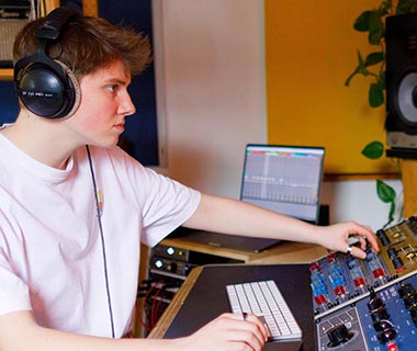 Summa College - Summa Artiest - Opleiding Music production lab bol