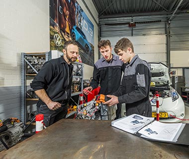 Summa College - Summa Automotive - Opleiding Basis technicus voertuigen Autotechnicus bbl