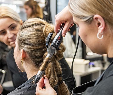 Summa College - Summa Beauty & Lifestyle - Opleiding Kapper of combinatieopleiding Nail- & Hairtechnician (bol)
