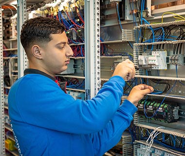 Summa College - Summa Elektro- & Installatietechniek - Opleiding Monteur elektrotechnische systemen - bol