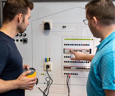 Summa College - Summa Elektro- & Installatietechniek - Opleiding Technicus Elektrotechnische installaties in de gebouwde omgeving - bbl