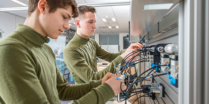 Summa College - Summa Veiligheid - VeVa - Aankomend onderofficier Veiligheid en Vakmanschap Mechatronica bol